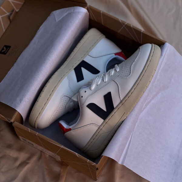 VEJA V-10 WHITE/BLACK