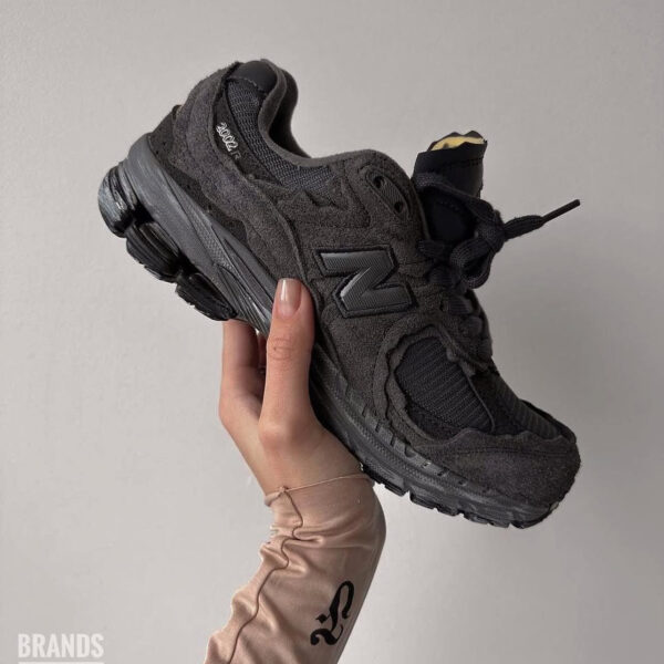NEW BALANCE 2002R BLACK