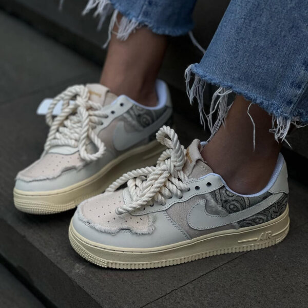 NIKE AIR FORCE 1