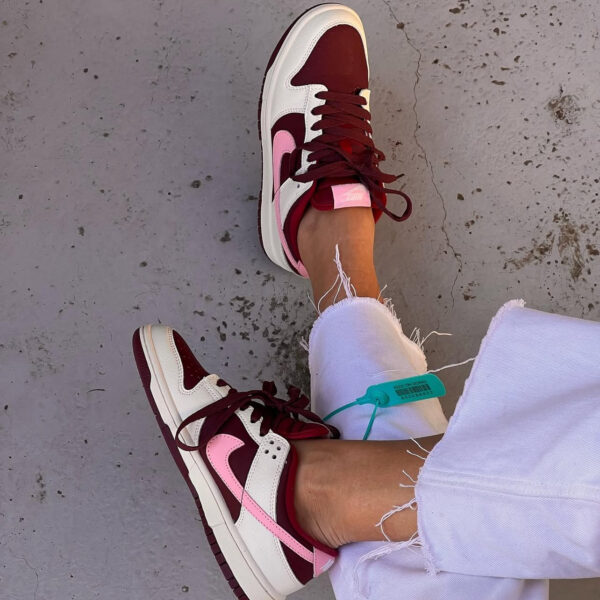 NIKE DUNK LOW