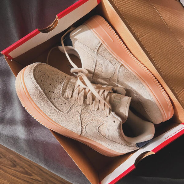 NIKE AIR FORCE 1 CREAM