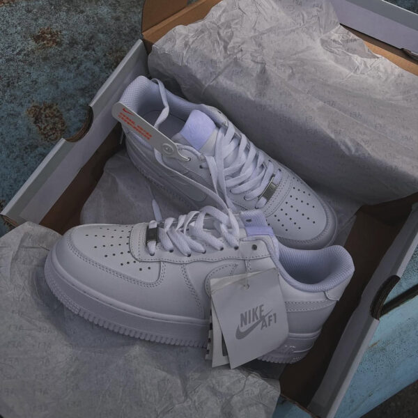 NIKE AIR FORCE WHITE